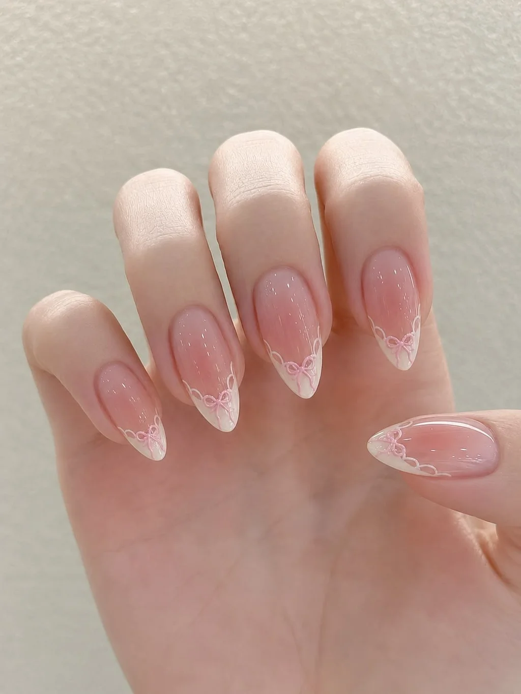 Màu sơn móng tay đẹp nhẹ nhàng